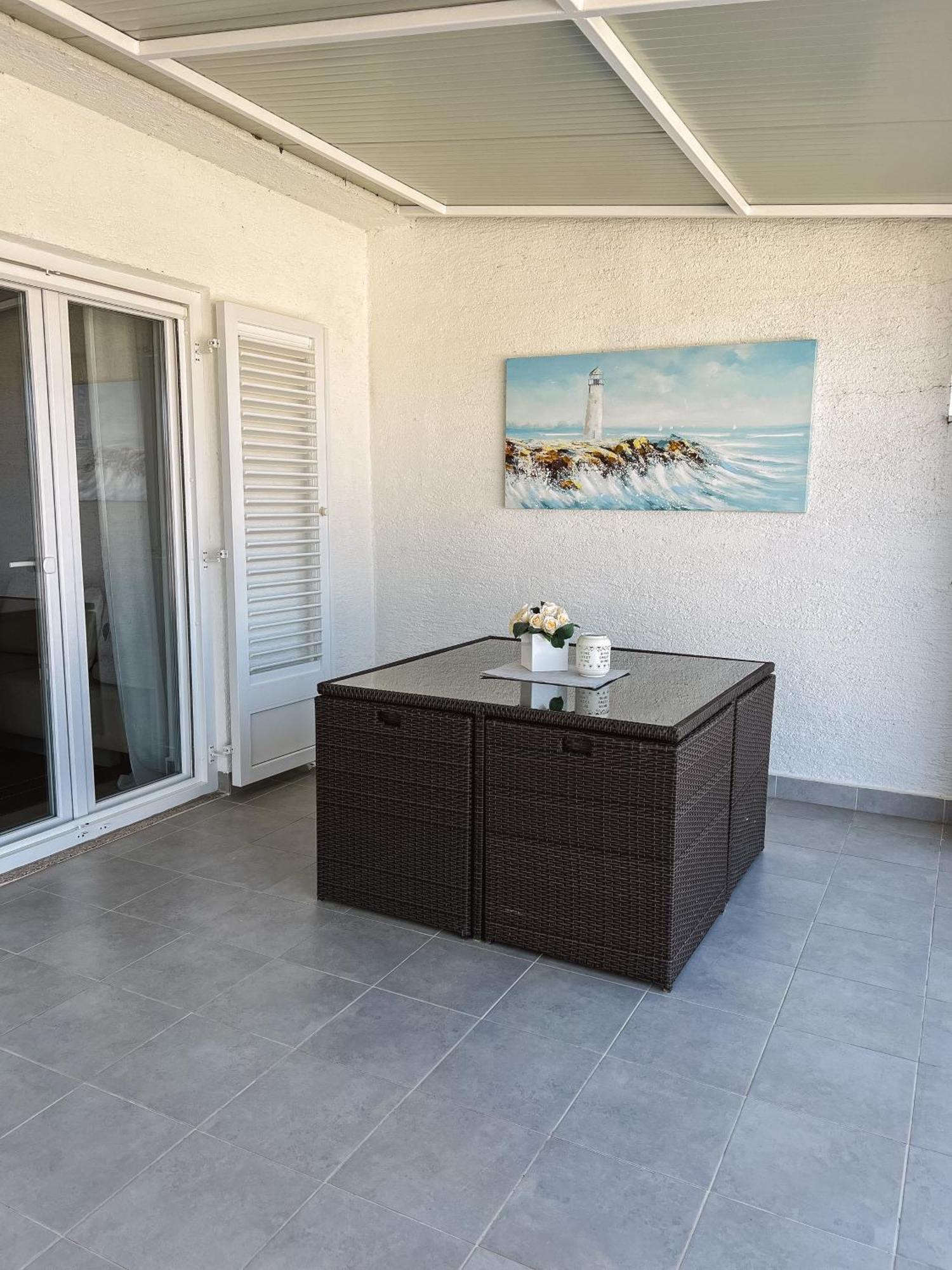 Modern Apartment In The Heart Of Njivice Bagian luar foto