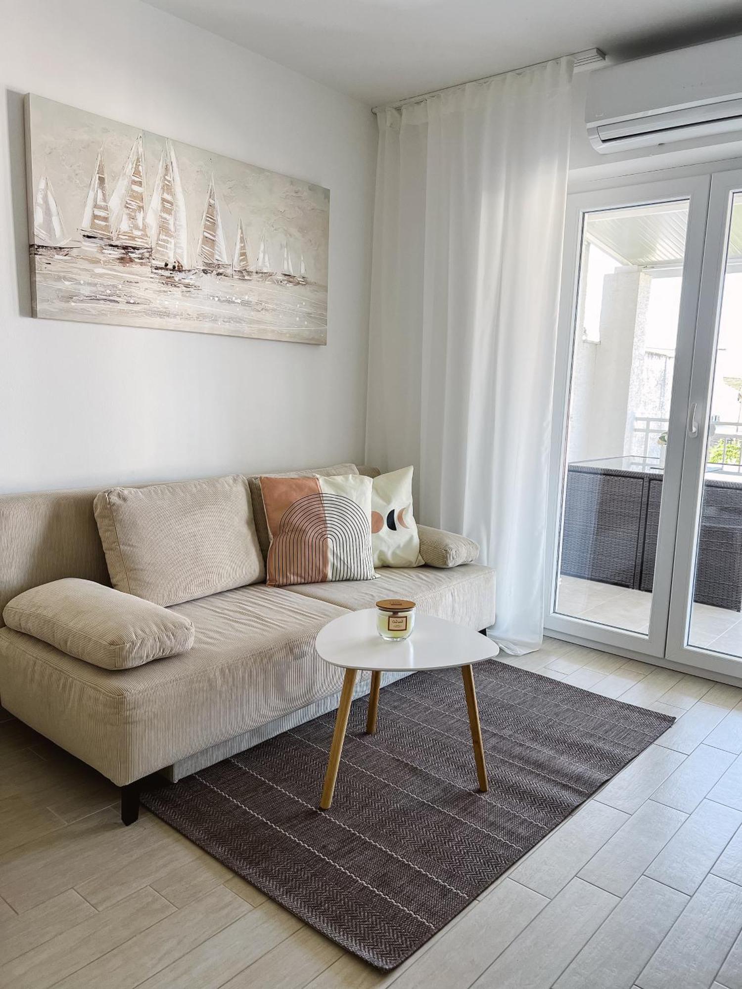 Modern Apartment In The Heart Of Njivice Bagian luar foto
