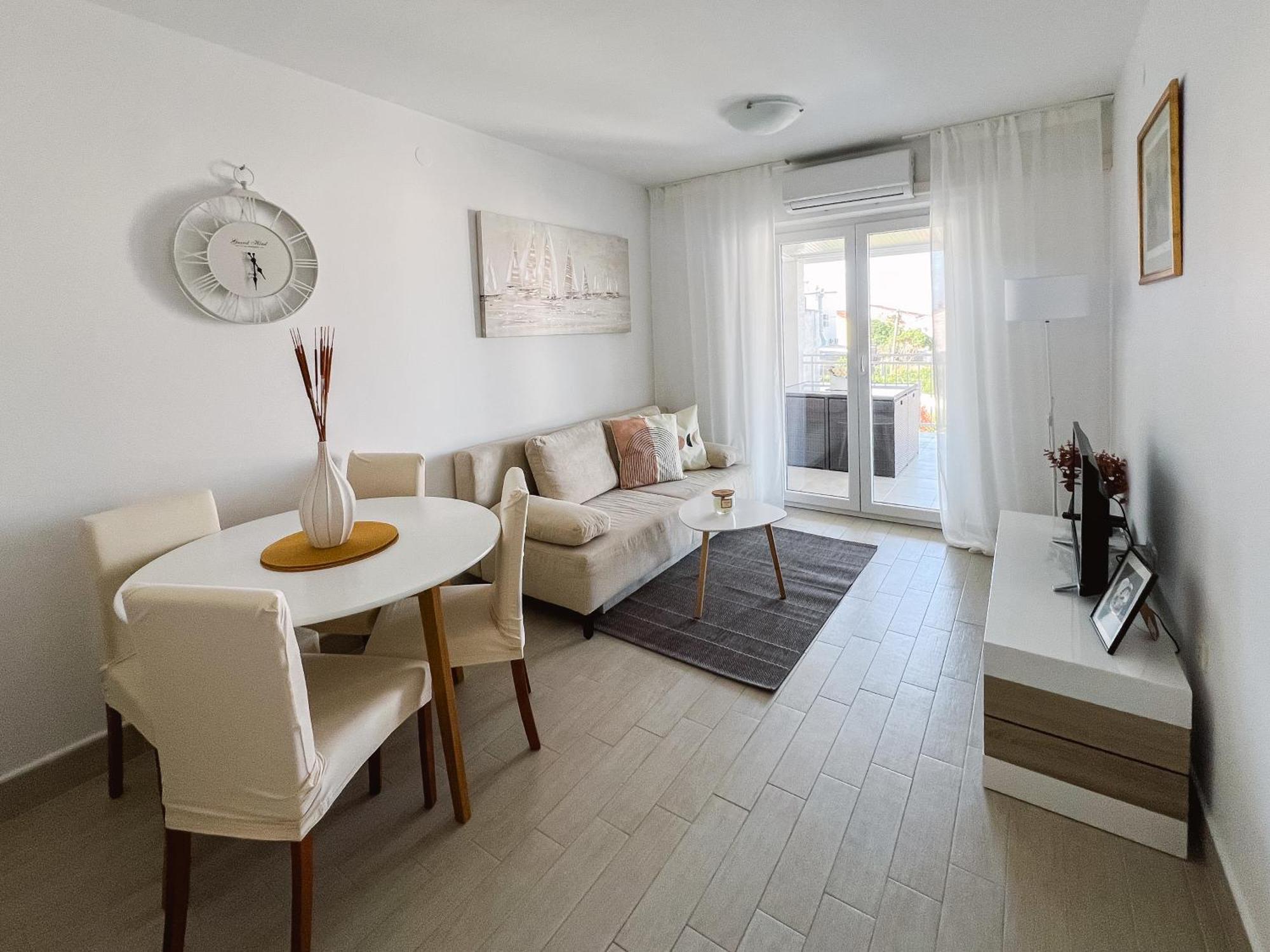 Modern Apartment In The Heart Of Njivice Bagian luar foto