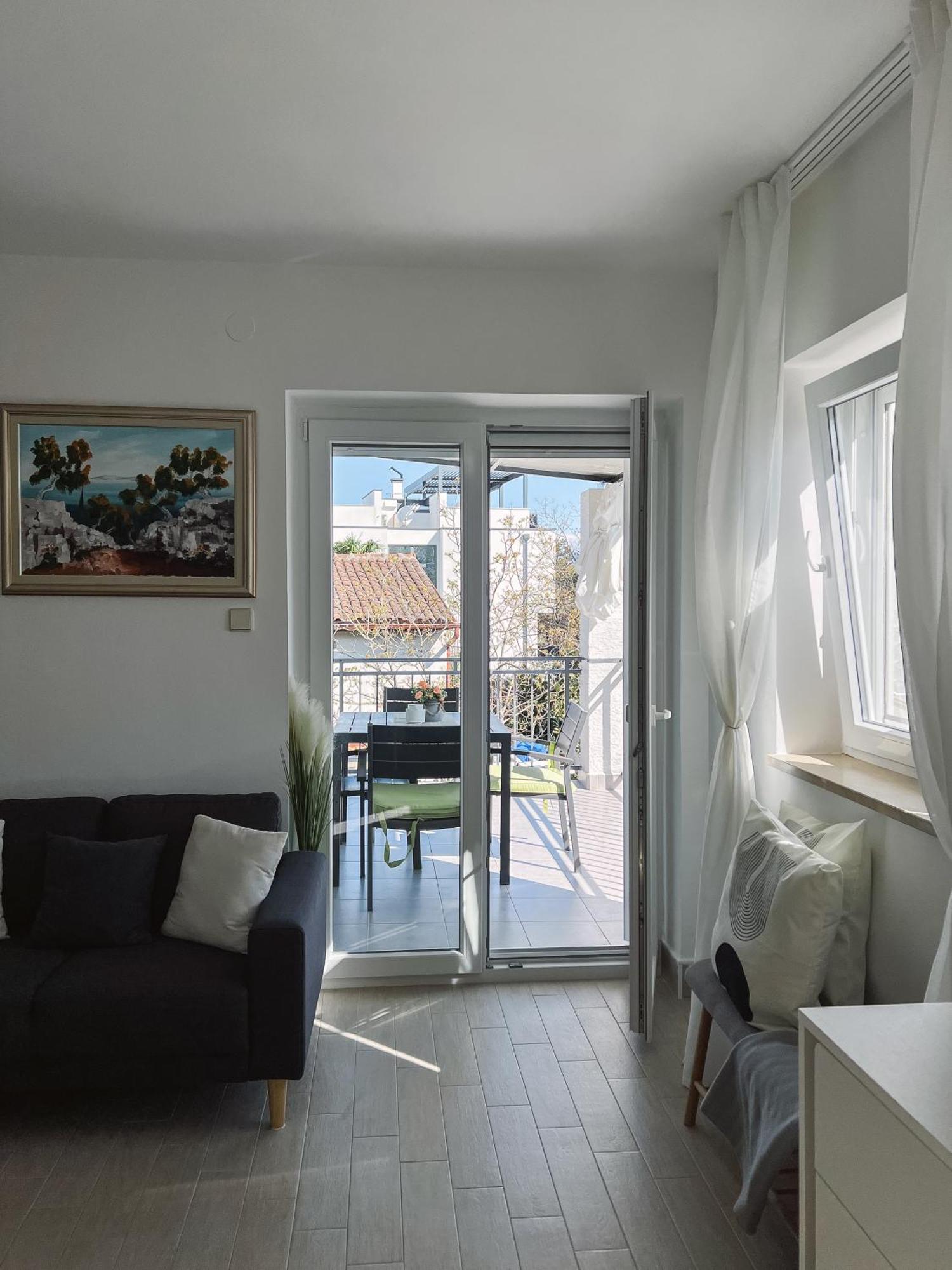Modern Apartment In The Heart Of Njivice Bagian luar foto