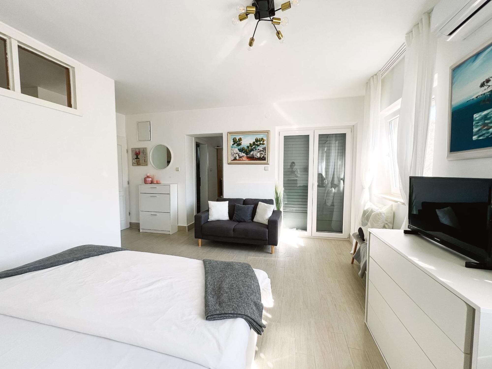 Modern Apartment In The Heart Of Njivice Bagian luar foto