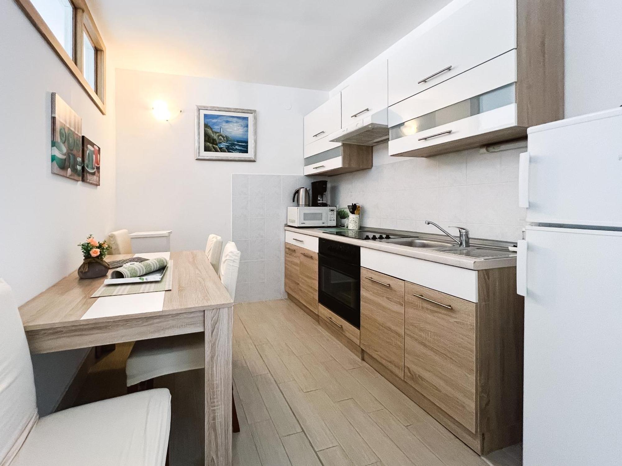 Modern Apartment In The Heart Of Njivice Bagian luar foto