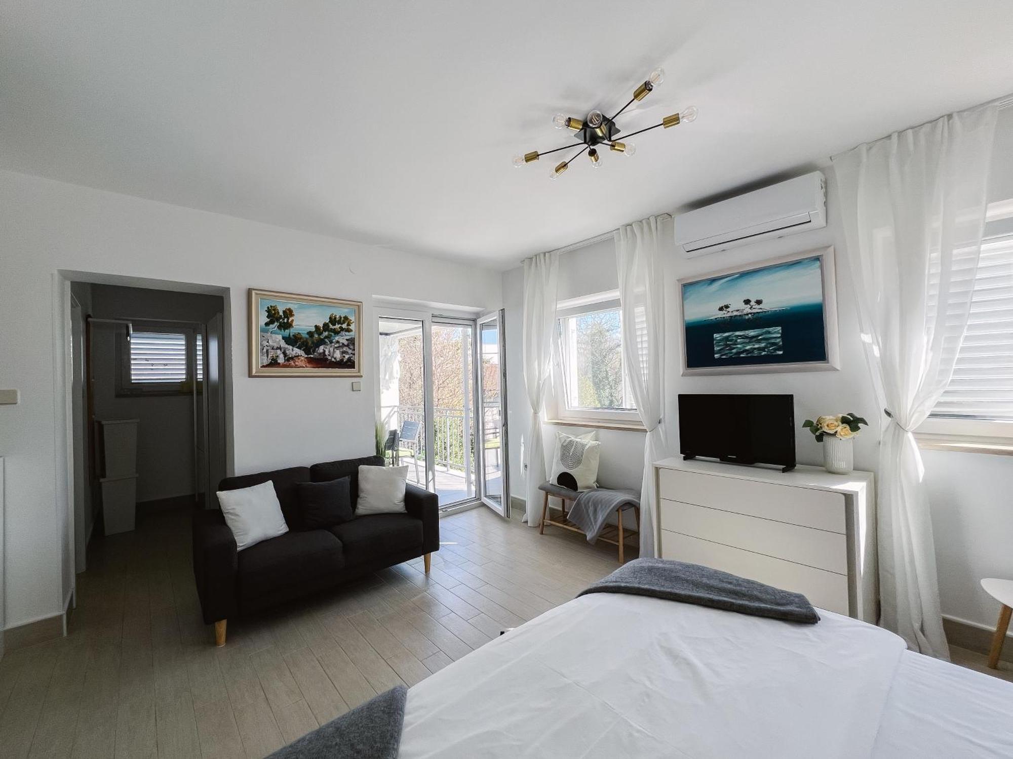Modern Apartment In The Heart Of Njivice Bagian luar foto