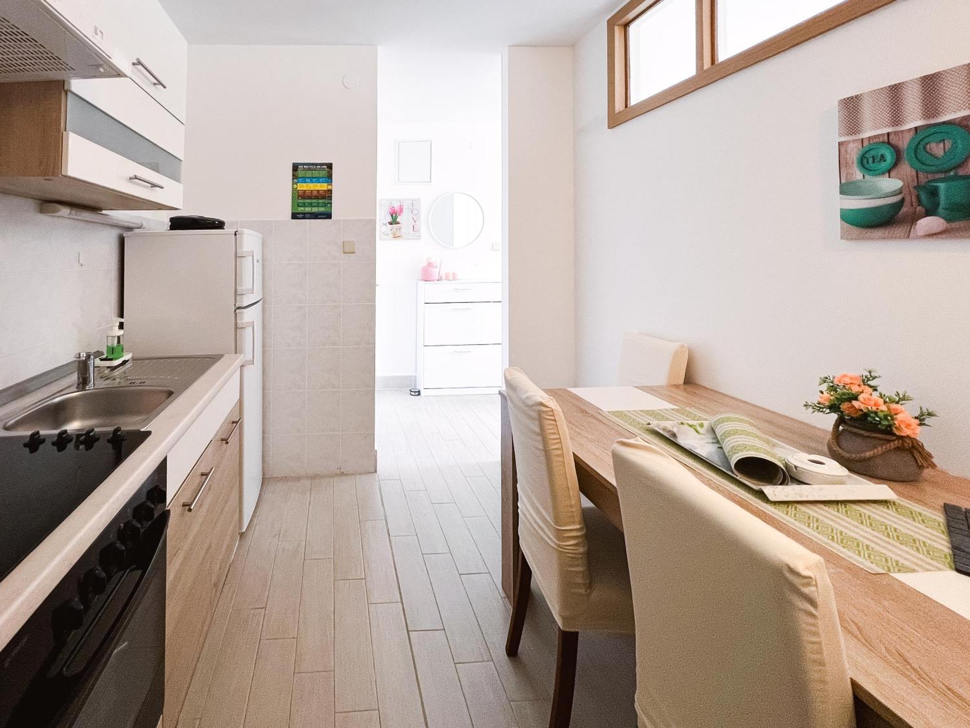 Modern Apartment In The Heart Of Njivice Bagian luar foto